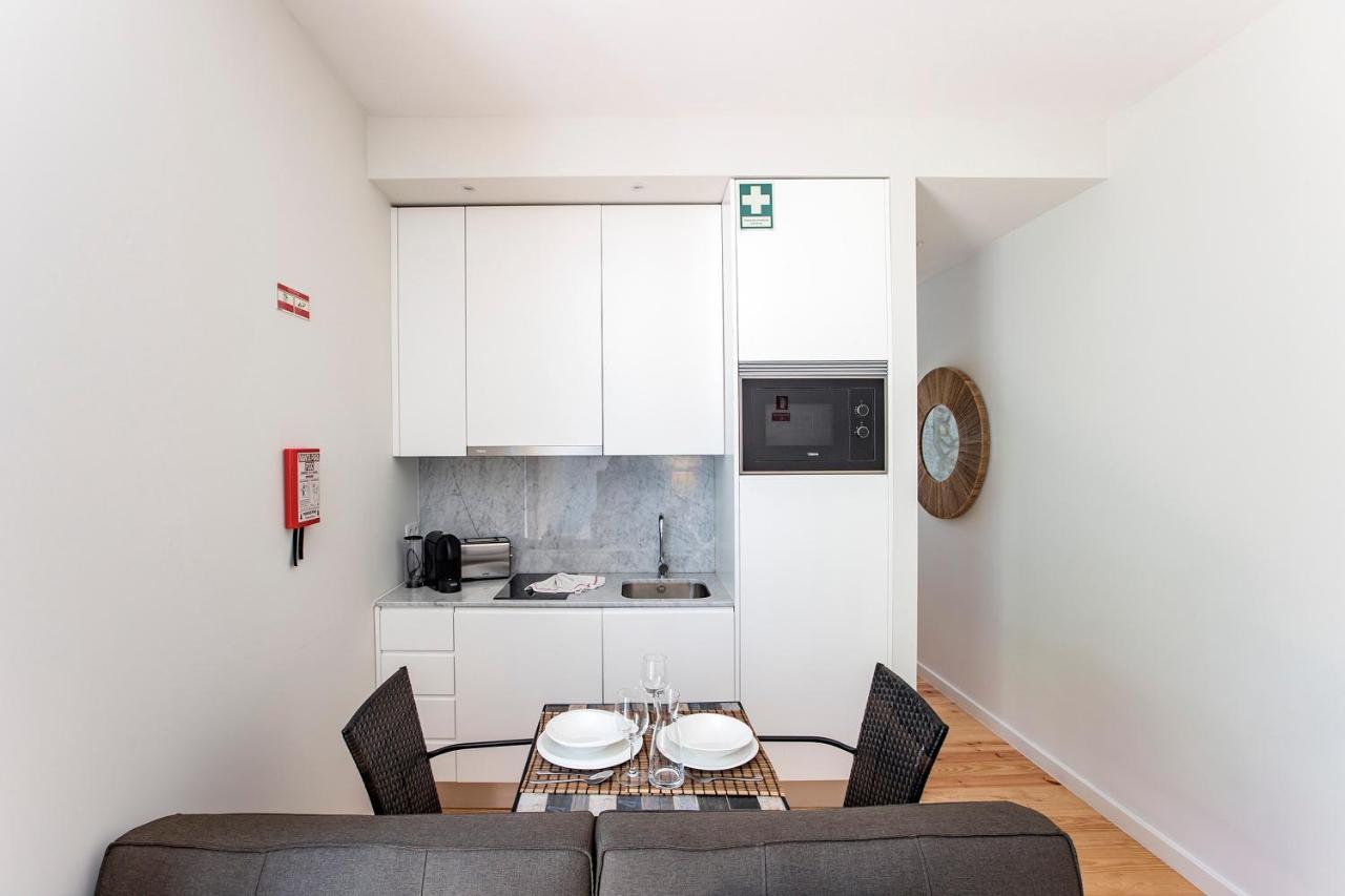 Central Studio W/ Pool, Ac & Patio By Lovelystay ポルト エクステリア 写真