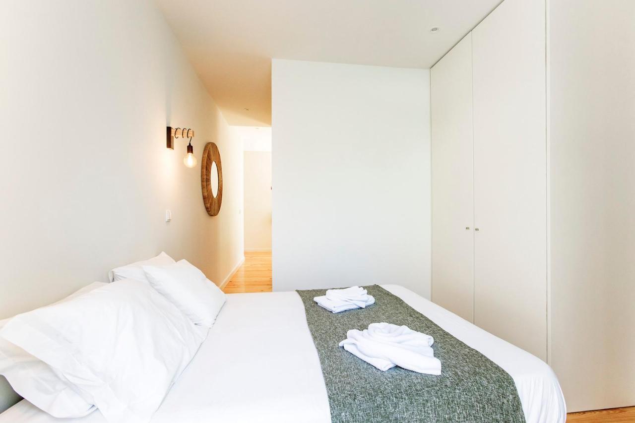 Central Studio W/ Pool, Ac & Patio By Lovelystay ポルト エクステリア 写真